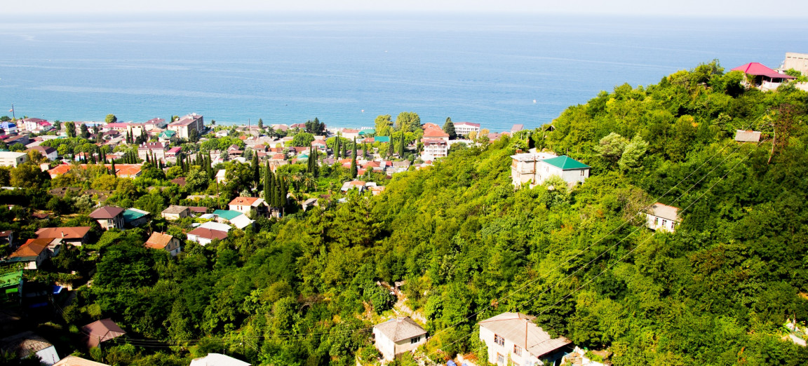 Страна Абхазия вид на Черное море и горы