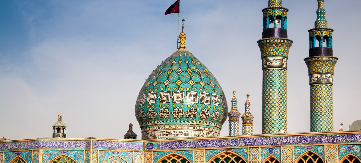 Страна Иран вид на мечеть Усыпальница Имамзаде Хилала Ибн Ал Страна Иран вид на мечеть Усыпальница Имамзаде Хилала Ибн Ал