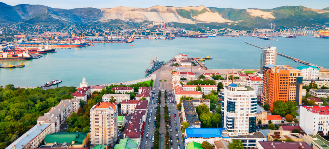 Город Новороссийск вид на городской пейзаж