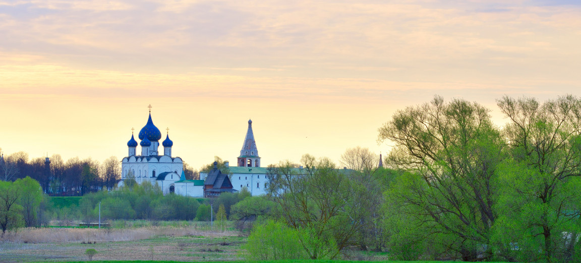 Курорт Угловое вид на храм и поле
