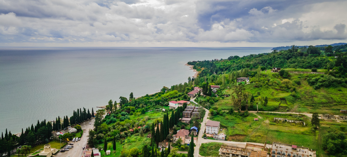 Курорт Цандрипш вид на город и море вдали