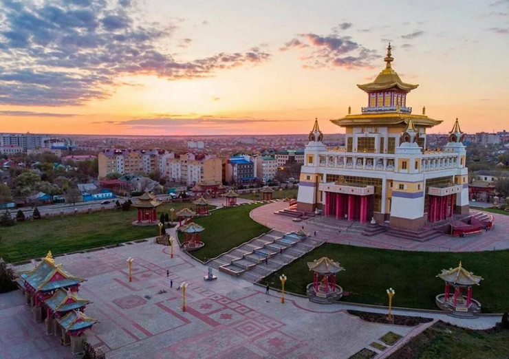 Курорт Элиста вид на город и дворец