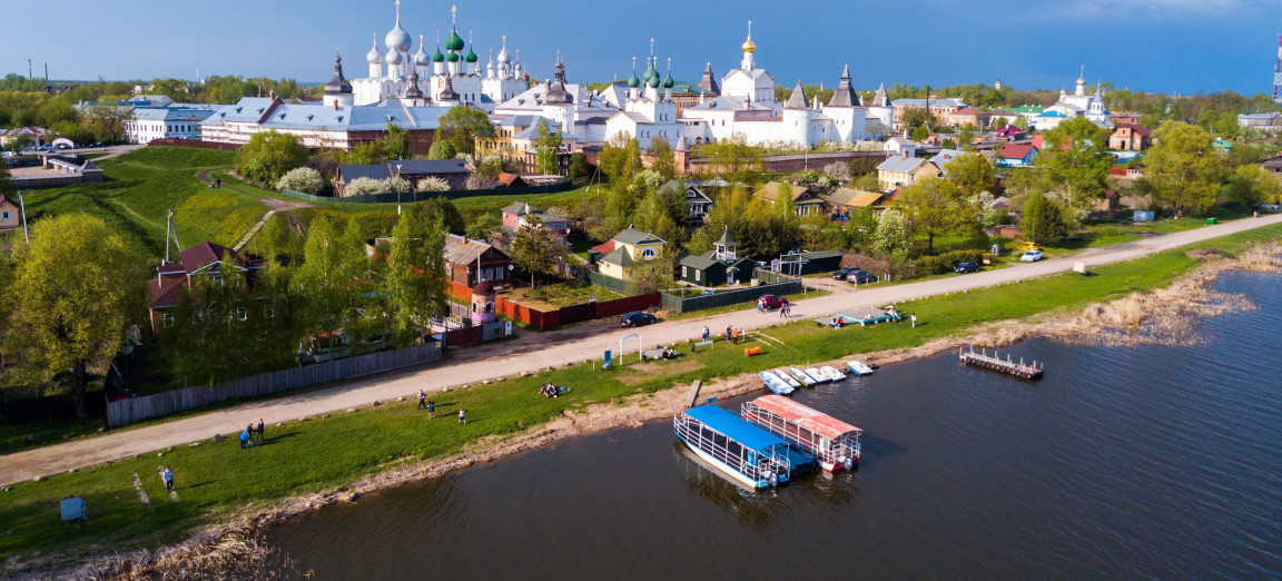 Город Ростов-На-Дону вид на реку и церковь
