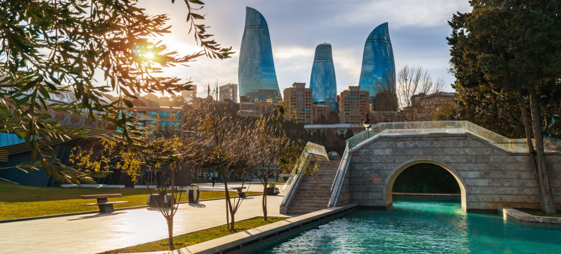 Город Баку вид на пламенные башни