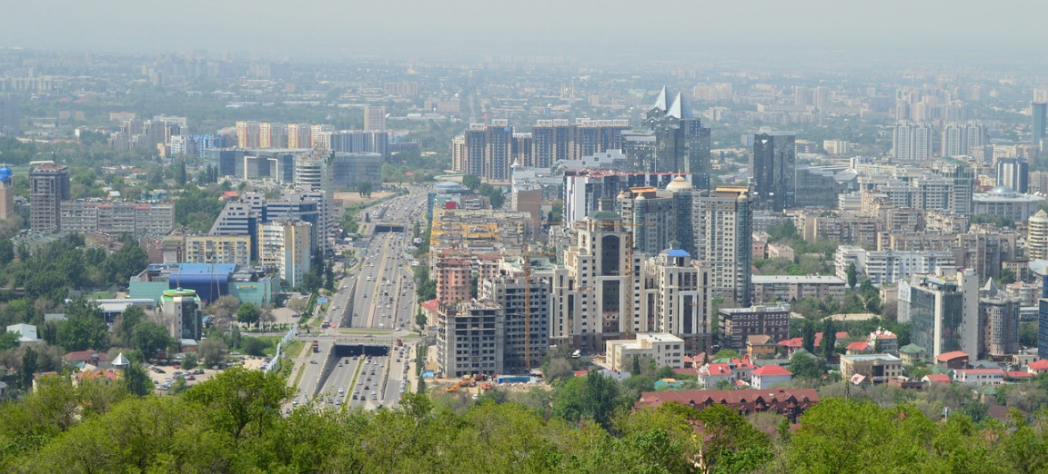 Город Алматы вид на пейзаж