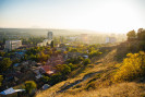 Курорт Цахкадзор вид на город и холм на солнце