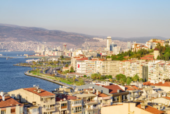 Город Измир вид сверху на море