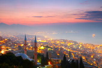 Город Измир вид на ночной город и закат