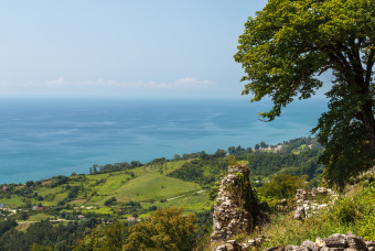 Курорт Пицунда вид на море и лес