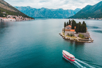 Курорт Пржно вид на море и лодку