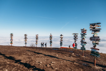 Город Пятигорск вид на гору и указатели