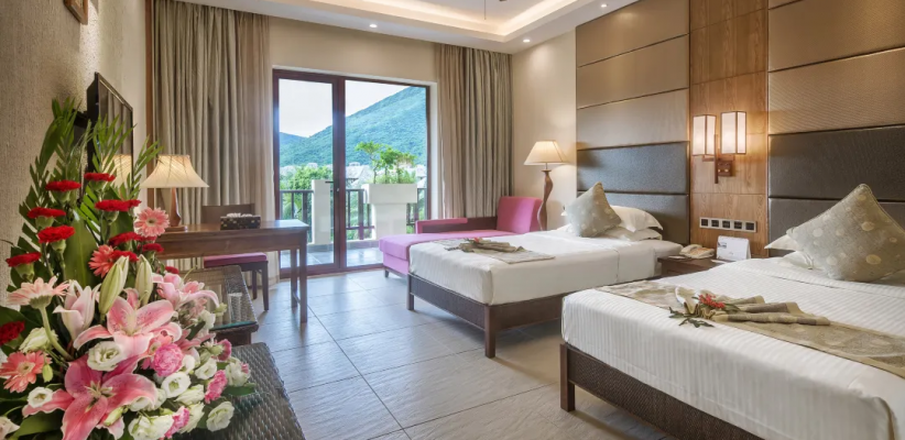 Lake View Room